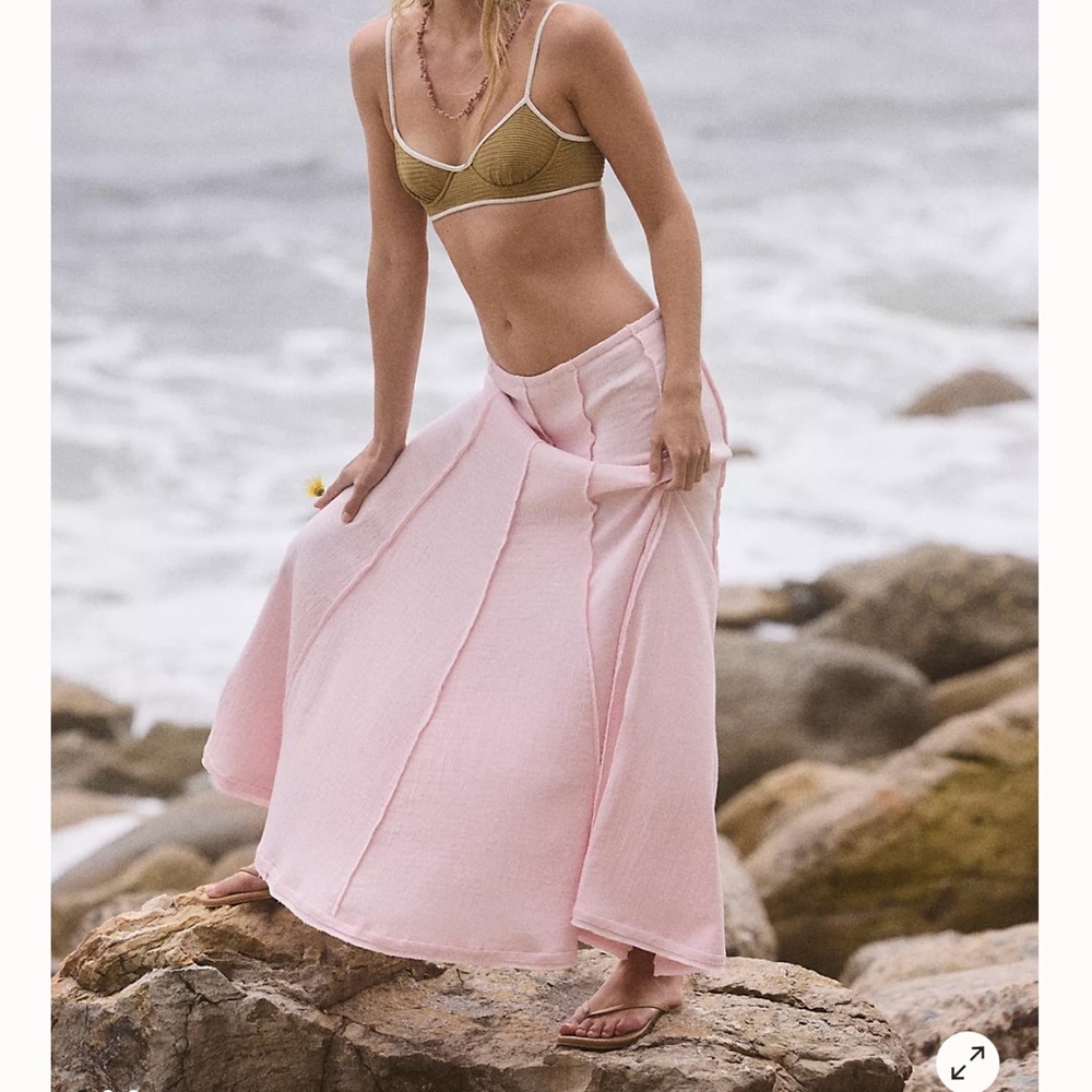 Free People light pink maxi skirt. Perfect condition. Worn once.